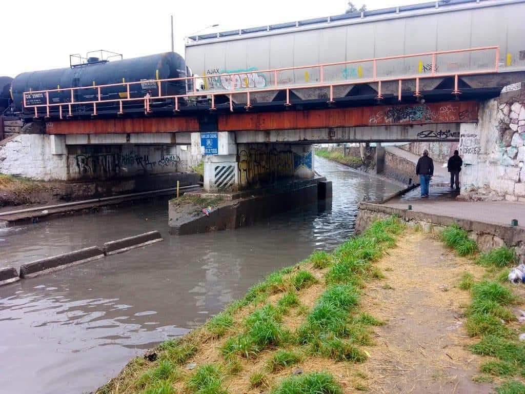 LLUVIAS DEJAN ACUMULACIÓN DE LODO Y ESCOMBRO EN TRAMO DEL RÍO ESPAÑITA QUE SERÁ INTERVENIDO POR DESNIVEL JACOBO PAYÁN