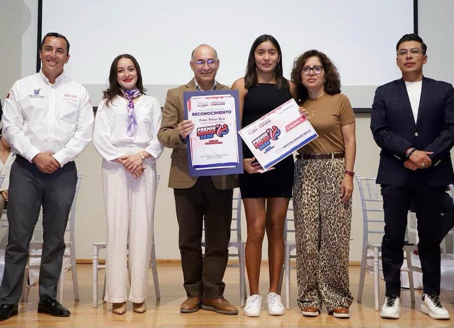 Enrique Galindo premia a lo más destacado de la juventud potosina