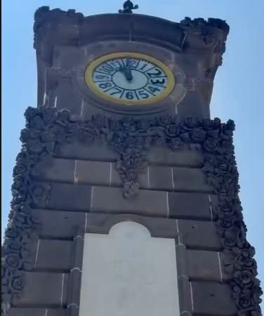 Gobierno de la Capital restablece funcionamiento del emblemático reloj del Jardín Colón