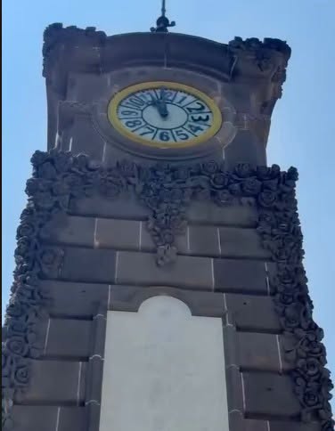 Gobierno de la Capital restablece funcionamiento del emblemático reloj del Jardín Colón