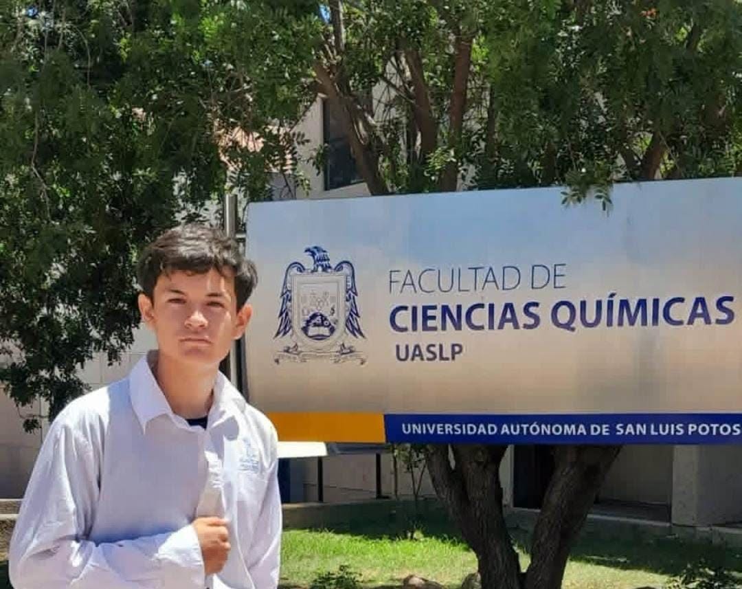 SANTIAGO DE JESÚS LARA CHAPA REPRESENTARÁ A SAN LUIS POTOSÍ EN LA OLIMPIADA NACIONAL DE BIOLOGÍA.