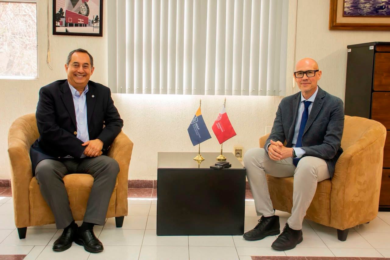 Internacionalizar la universidad más allá de la movilidad estudiantil, destaca académico francés en la UASLP