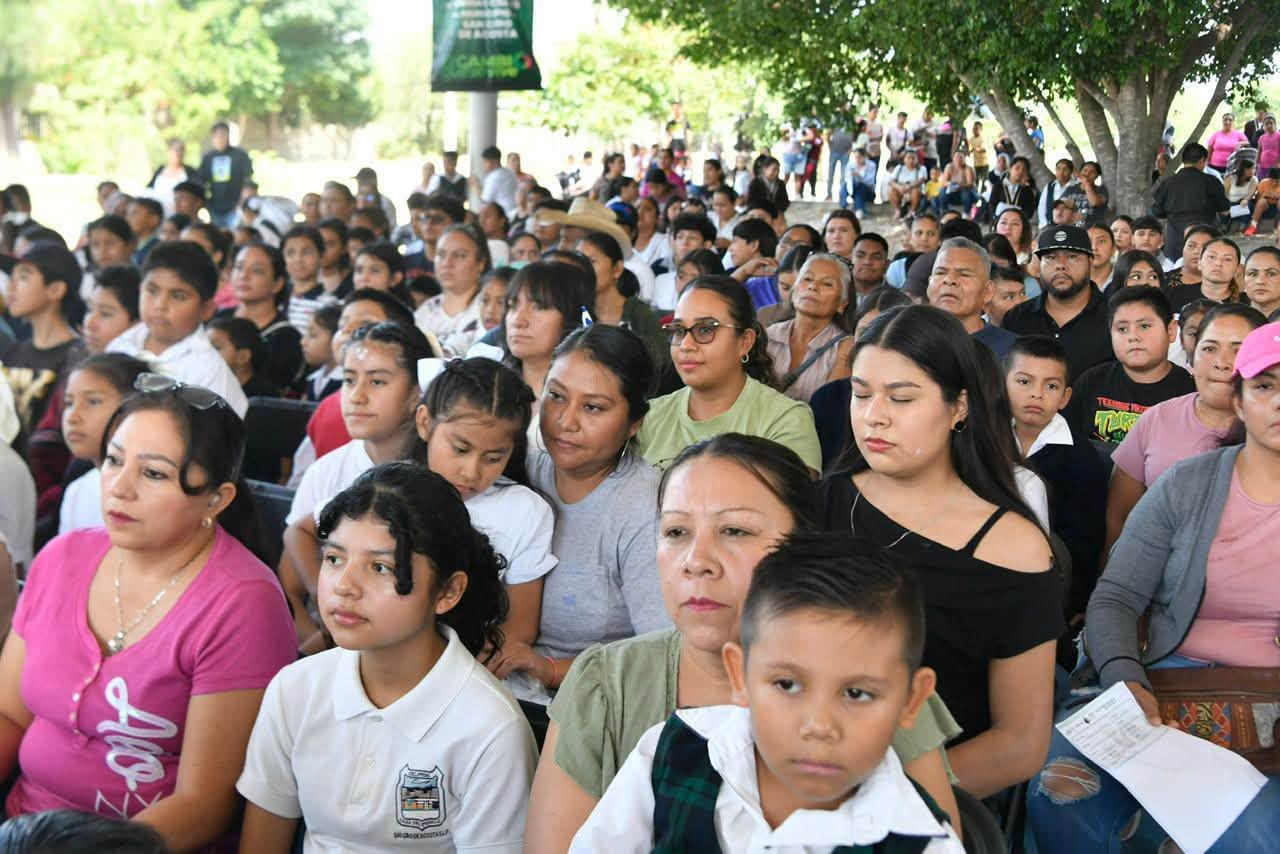 FAMILIAS DE LA ZONA MEDIA RECONOCEN APOYOS DEL GOBERNADOR RICARDO GALLARDO