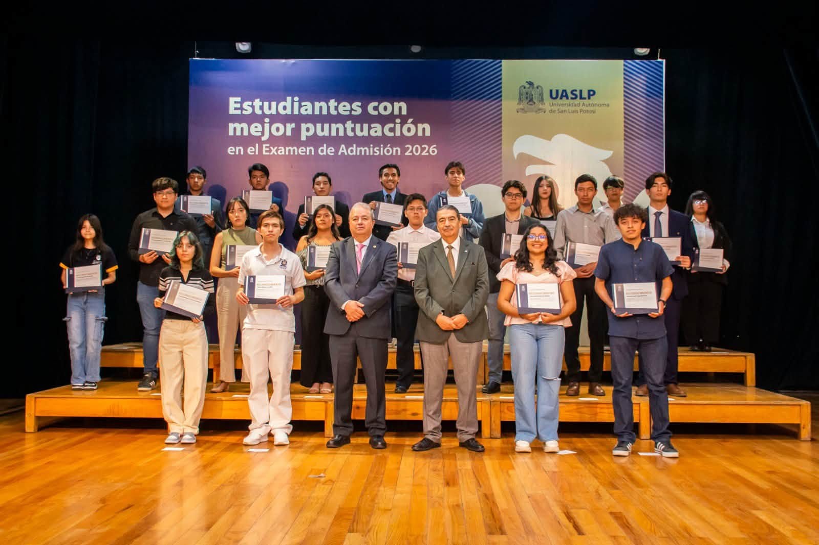 UASLP distingue el mérito académico de las nuevas generaciones que se incorporan a su comunidad.