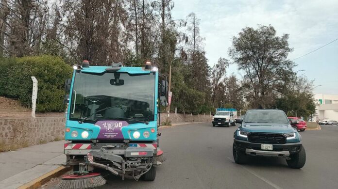 Gobierno de la Capital refuerza barrido mecánico en vialidades principales
