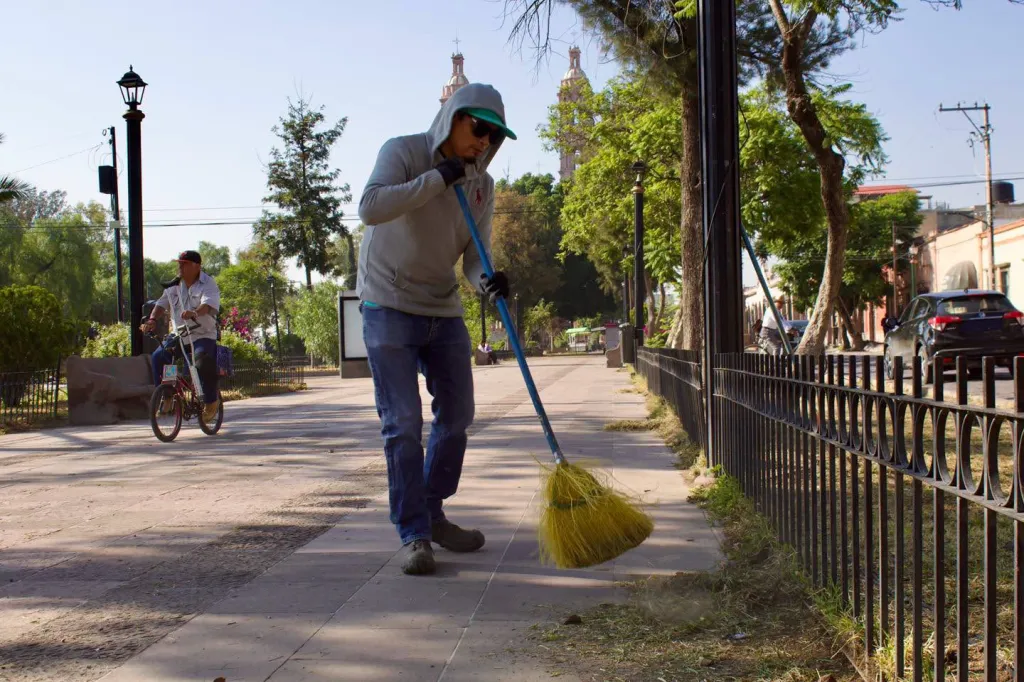 Gobierno de la Capital intensifica mantenimiento en la Calzada de Guadalupe y avenida Salvador Nava