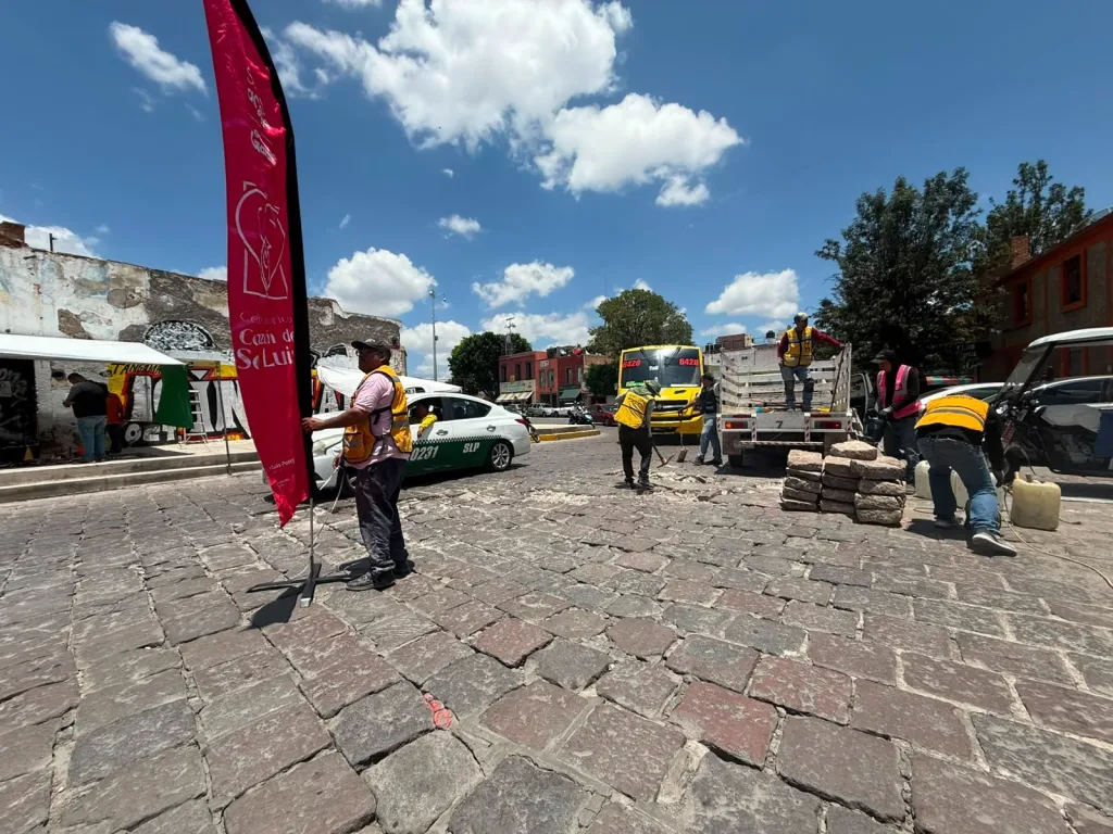 Gobierno de la Capital mantiene bacheo permanente en calles del Centro Histórico
