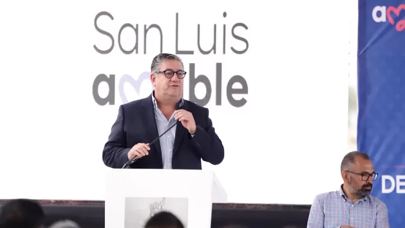 Jacobo Payán Espinoza subraya la importancia del nuevo puente del estadio Lastras a Salvador Nava
