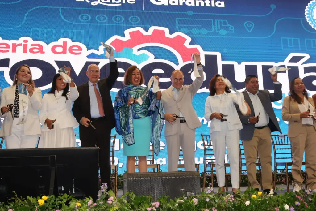 EL ALCALDE ENRIQUE GALINDO CEBALLOS INAUGURA LA CUARTA FERIA DE LA PROVEEDURÍA 2026