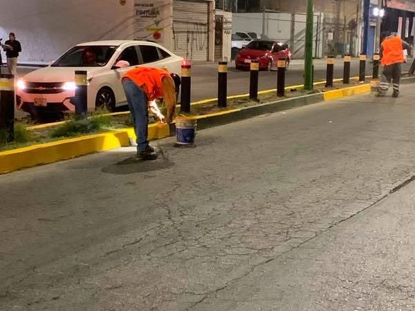 Gobierno de la Capital fortalece la imagen urbana con trabajos nocturnos en calles y espacios públicos