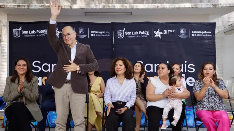 Estela Arriaga y Enrique Galindo arrancan nuevo ciclo escolar en centros educativos