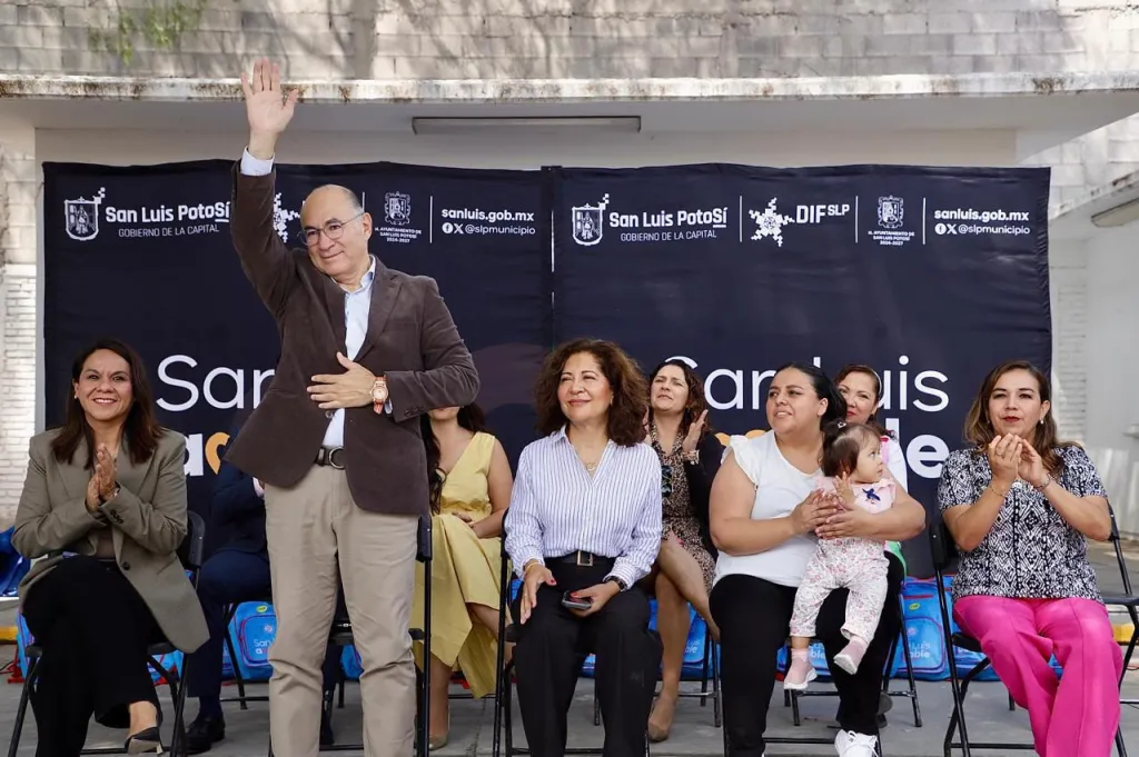 Estela Arriaga y Enrique Galindo arrancan nuevo ciclo escolar en centros educativos