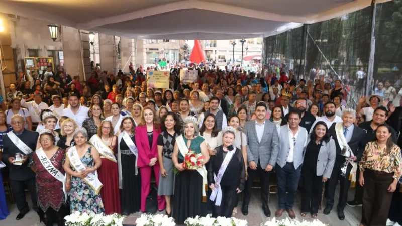 DIF Municipal coronó al Rey y Reina de Adultos Mayores 2026-2027