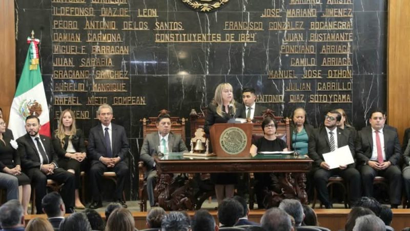 SE LLEVÓ A CABO LA SESIÓN SOLEMNE, EN CONMEMORACIÓN DEL BICENTENARIO DE LA PROMULGACIÓN DE LA CONSTITUCIÓN POLÍTICA DEL ESTADO DE 1826.
