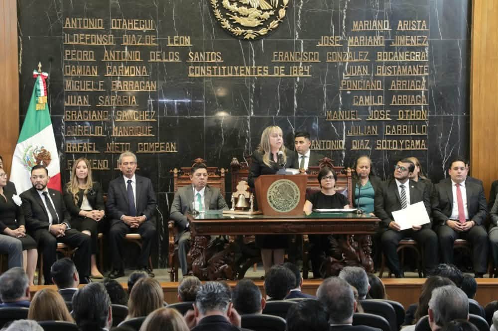 SE LLEVÓ A CABO LA SESIÓN SOLEMNE, EN CONMEMORACIÓN DEL BICENTENARIO DE LA PROMULGACIÓN DE LA CONSTITUCIÓN POLÍTICA DEL ESTADO DE 1826.