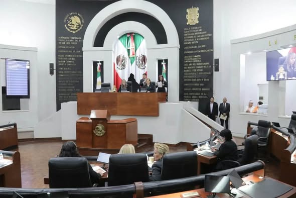 EN DIPUTACIÓN PERMANENTE SE DIO CUENTA DEL CÓMPUTO Y DECLARATORIA DE APROBACIÓN POR EL CONSTITUYENTE POTOSINO, DE MINUTA QUE MODIFICA DISPOSICIONES DE LA CONSTITUCIÓN POLÍTICA DEL ESTADO, EN MATERIA DE REQUISITOS PARA ACCEDER A TITULARIDAD DE LA FISCALÍA GENERAL DEL ESTADO.