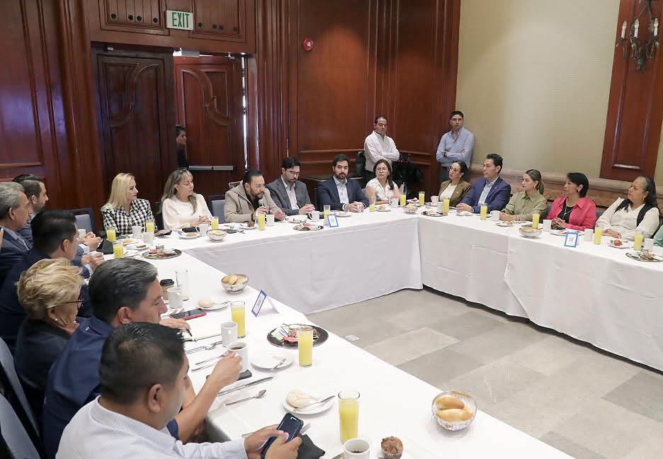 INTEGRANTES DE LA ORGANIZACIÓN ARTÍCULO 19 SE REUNEN CON INTEGRANTES DE LA LXIV LEGISLATURA PARA ABORDAR TEMAS SOBRE EL EJERCICIO DEL PERIODISMO Y LIBERTAD DE EXPRESIÓN.