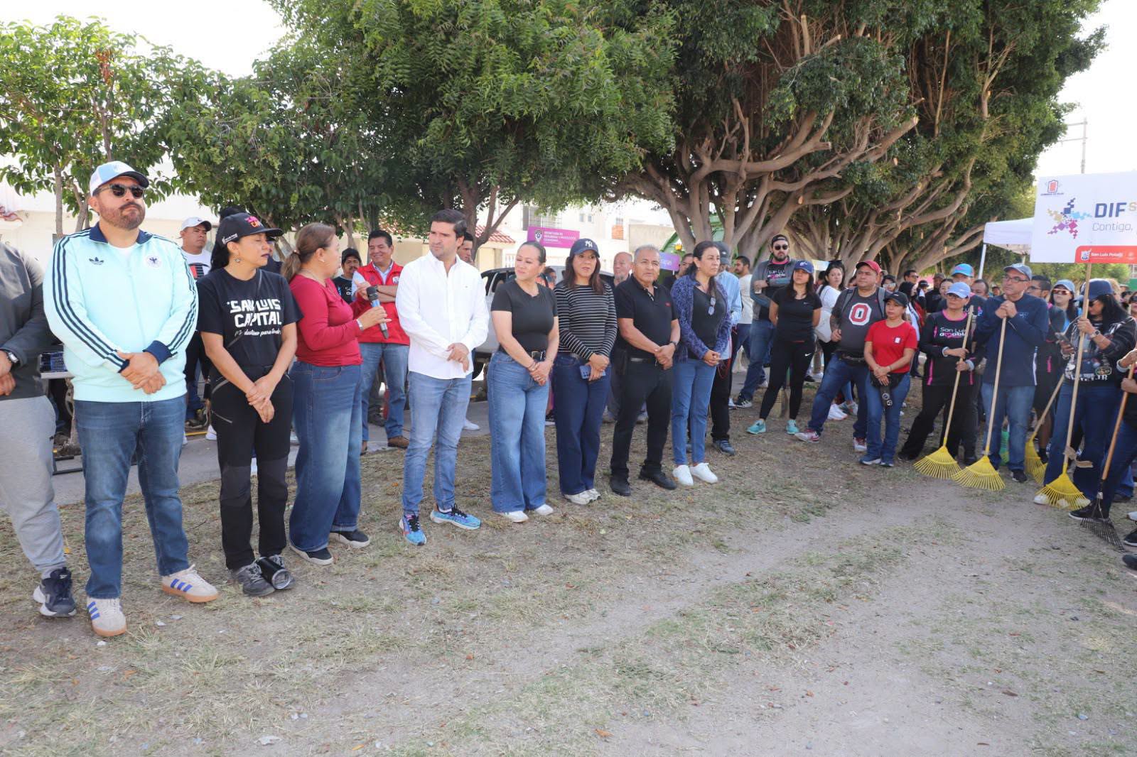 DE LA CAPITAL ATIENDE DIRECTAMENTE A LAS COLONIAS EN DOMINGO DE PILAS