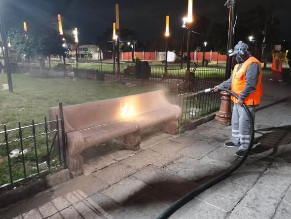Gobierno Municipal brinda mantenimiento nocturno a Calzada de Guadalupe