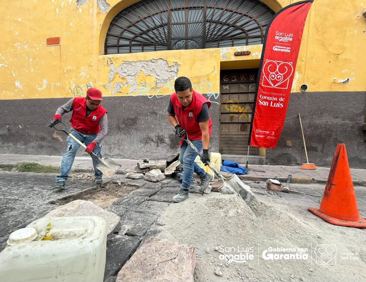 Gobierno de la Capital atiende baches en Manuel del Conde e Independencia