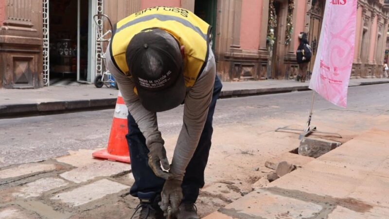Gobierno Municipal atiende fuga de agua y rehabilita pavimento en Iturbide y Zaragoza