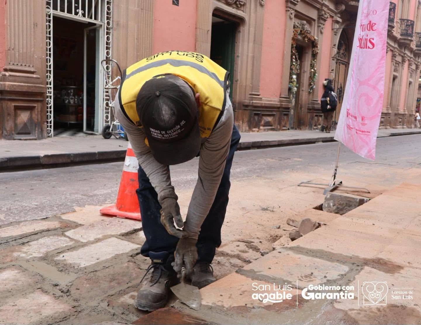 Gobierno Municipal atiende fuga de agua y rehabilita pavimento en Iturbide y Zaragoza