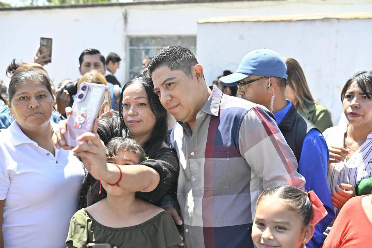 HABITANTES AGRADECEN AL GOBERNADOR POR TRANSFORMAR LA COLONIA MÁRTIRES DE LA REVOLUCIÓN
