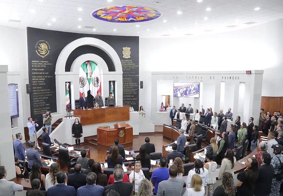 REPRESENTANTES DE LOS PODERES JUDICIAL Y EJECUTIVO RECONOCEN EL TRABAJO DE LAS Y LOS POTOSINOS EN FAVOR DE LAS FAMILIAS.