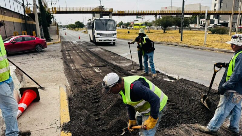 SEDUVOP MANTIENE EN MARCHA NIVELACIÓN EN LATERAL DE LA CARRETERA 57