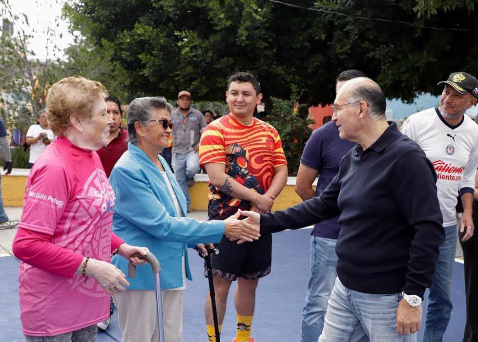 Enrique Galindo encabeza Domingo de Pilas en la colonia Fovissste
