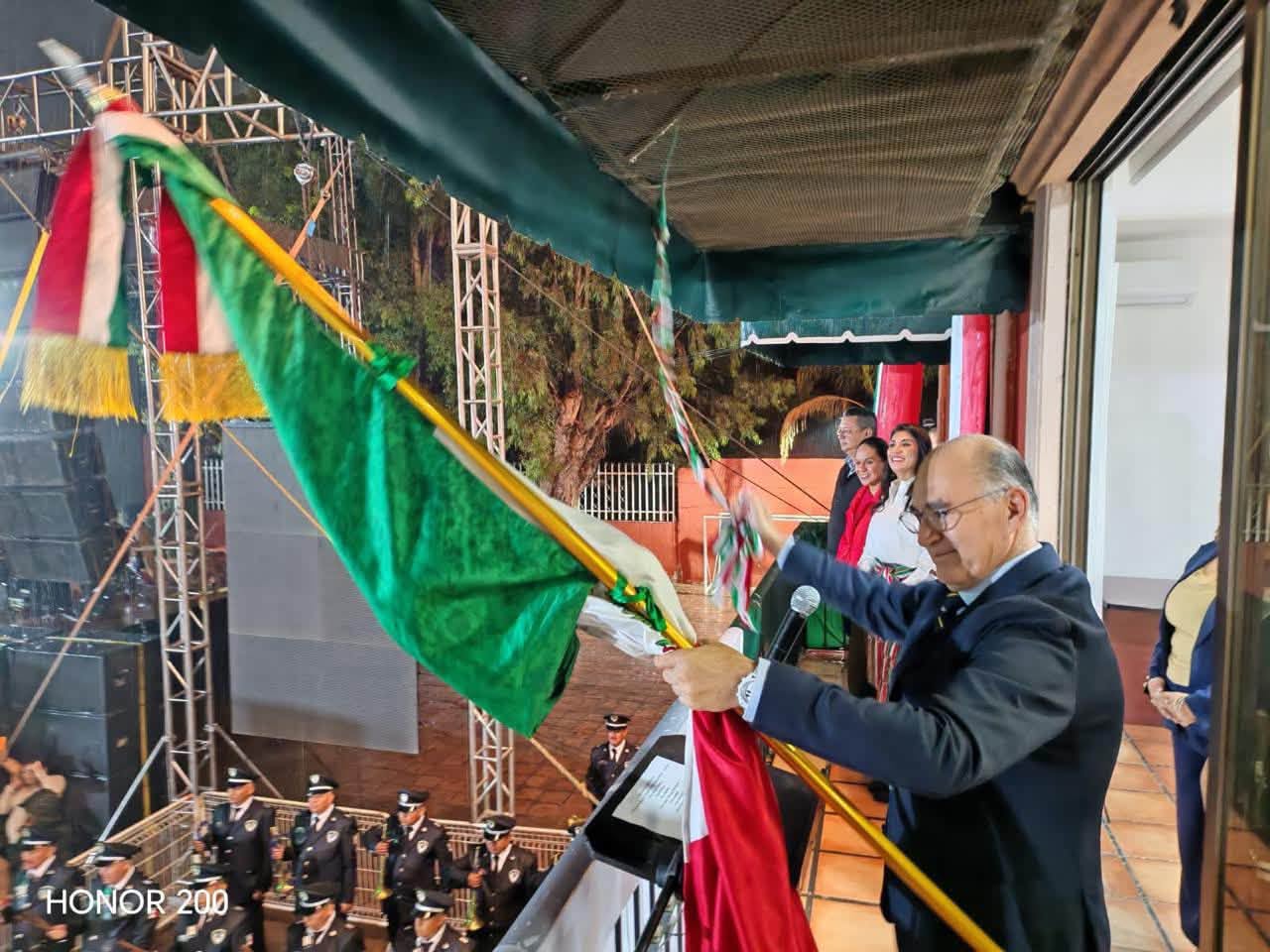 Enrique Galindo encabeza Grito de Independencia y llama a defender las libertades para transformar a México y San Luis Potosí