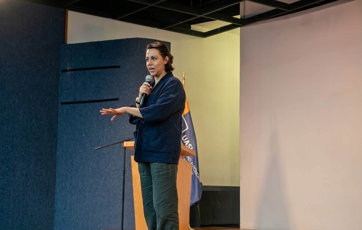 Del cine al algoritmo: experta aborda en la FCC UASLP los retos de la nueva producción audiovisual.