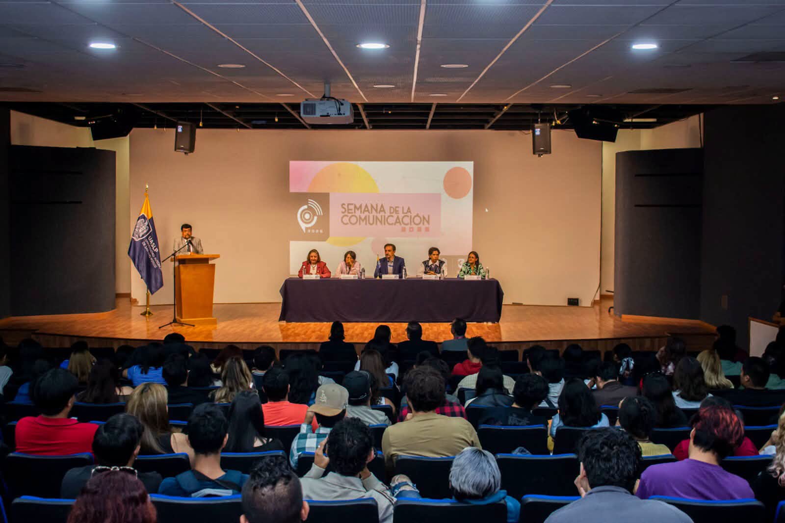FCC UASLP destaca la responsabilidad social de los comunicadores ante los retos de la información