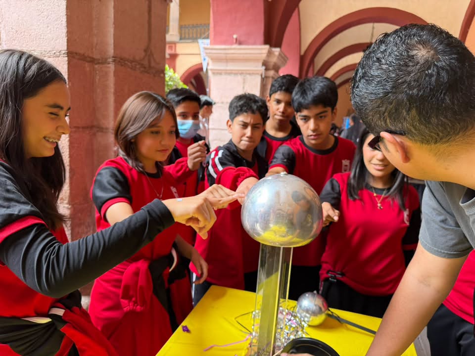 UASLP acerca la ciencia a niñas, niños y jóvenes a través de su 4ª Feria de Ciencias