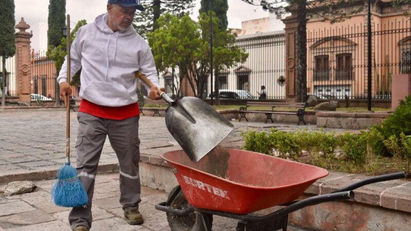 Gobierno Municipal brinda limpieza y mantenimiento a espacios de convivencia en el Centro Histórico
