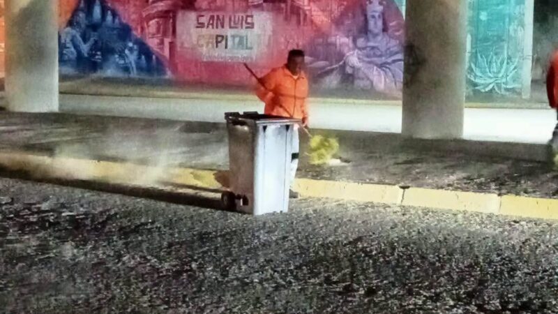 Gobierno de la Capital realiza limpieza nocturna mejora condiciones del puente de 5 de Mayo