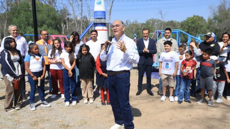 Enrique Galindo entrega Parque de gran historia familiar