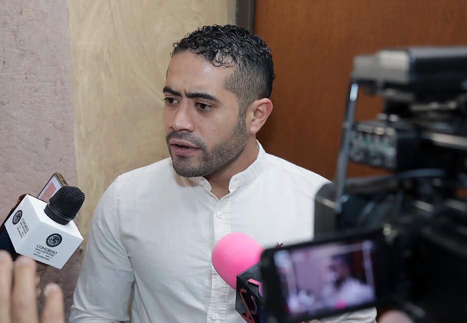 CONGRESO DEL ESTADO DE SAN LUIS POTOSÍ APRUEBA MINUTA DE REFORMA CONSTITUCIONAL FEDERAL EN MATERIA DE NACIONALIDAD ÚNICA PARA EL EJERCICIO DE LA TITULARIDAD DE LOS PODERES EJECUTIVOS, FEDERAL Y LOCALES.