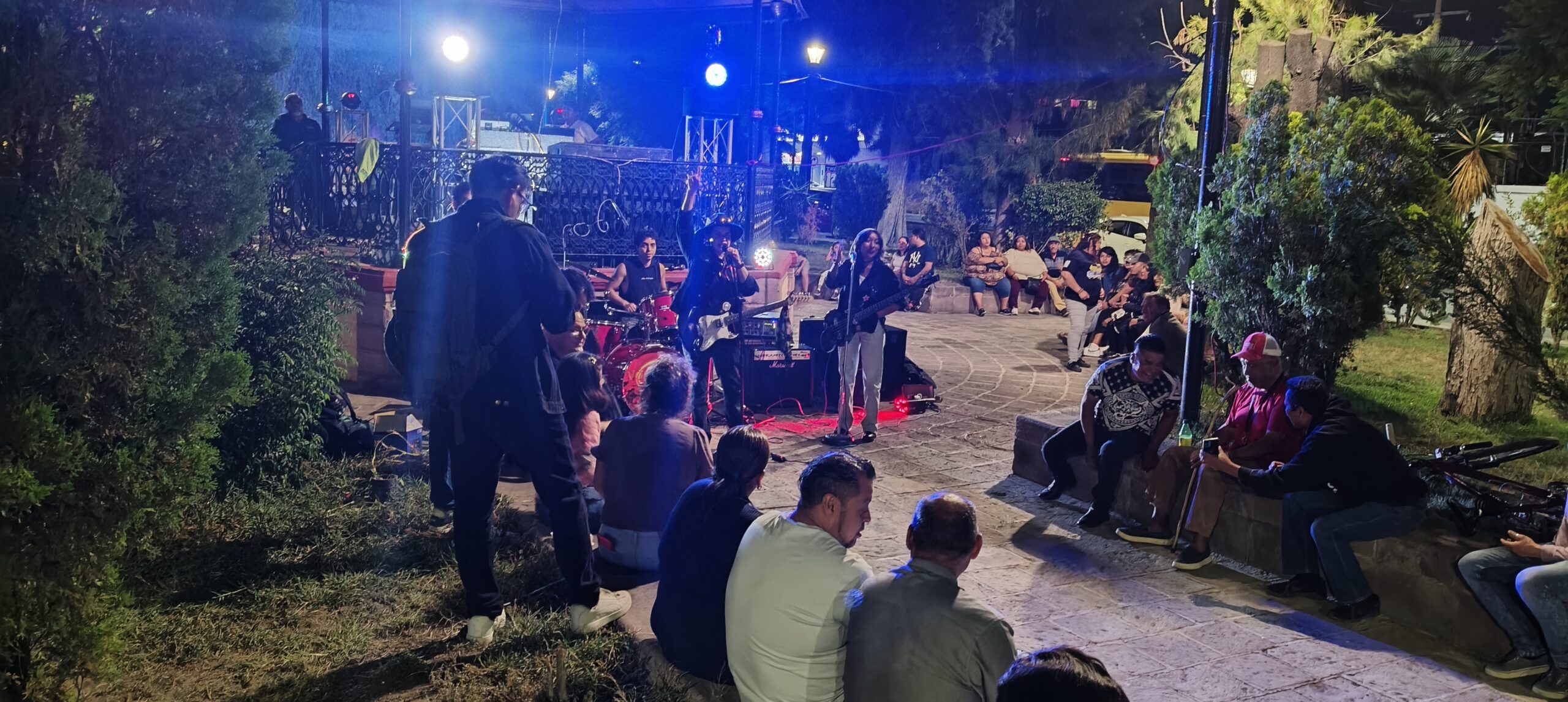 VIERNES CULTURAL LLEVA MÚSICA Y BAILE AL BARRIO DE SANTIAGO