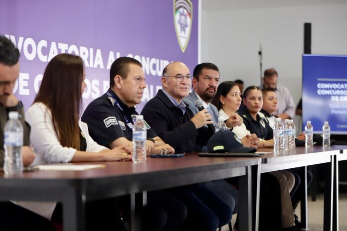 Reconocimiento a la carrera y mérito policial: Enrique Galindo convoca a la promoción de grados