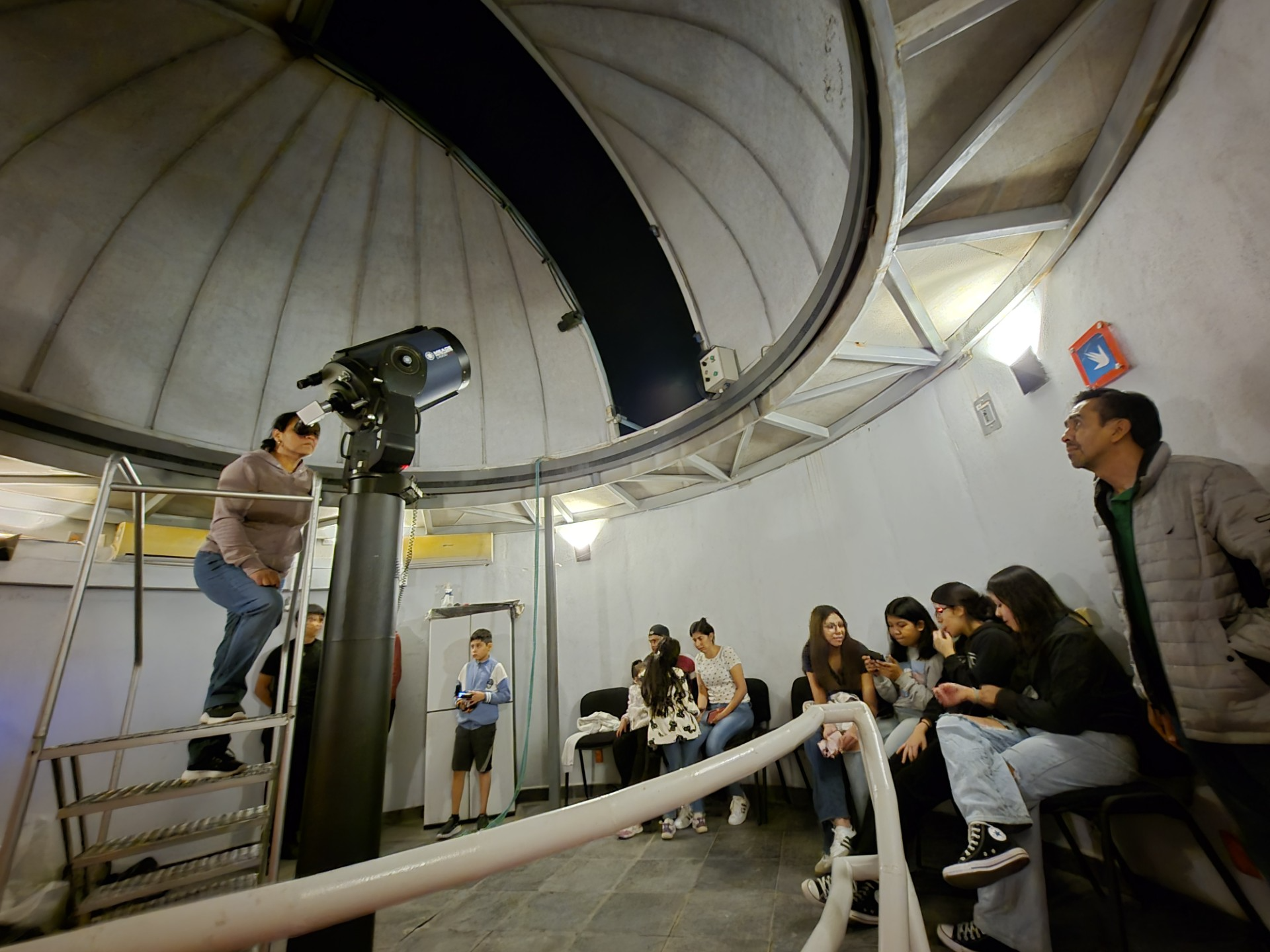 REALIZA SECRETARÍA DE CULTURA OBSERVACIÓN ASTRONÓMICA DEL ECLIPSE PARCIAL DE LUNA