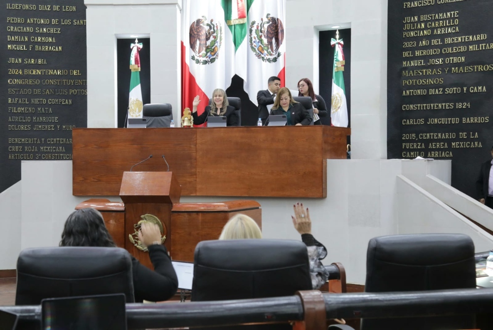EN DIPUTACIÓN PERMANENTE SE DIO CUENTA DEL CÓMPUTO Y DECLARATORIA DE APROBACIÓN POR EL CONSTITUYENTE POTOSINO, DE MINUTA QUE MODIFICA DISPOSICIONES DE LA CONSTITUCIÓN POLÍTICA DEL ESTADO, EN MATERIA DE REQUISITOS PARA ACCEDER A TITULARIDAD DE LA FISCALÍA GENERAL DEL ESTADO.