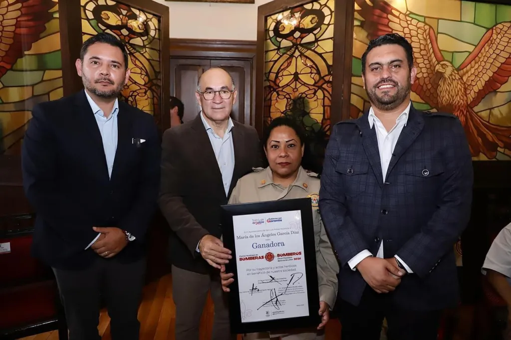 Cabildo Municipal reconoce y premia a Bomberas y Bomberos del año