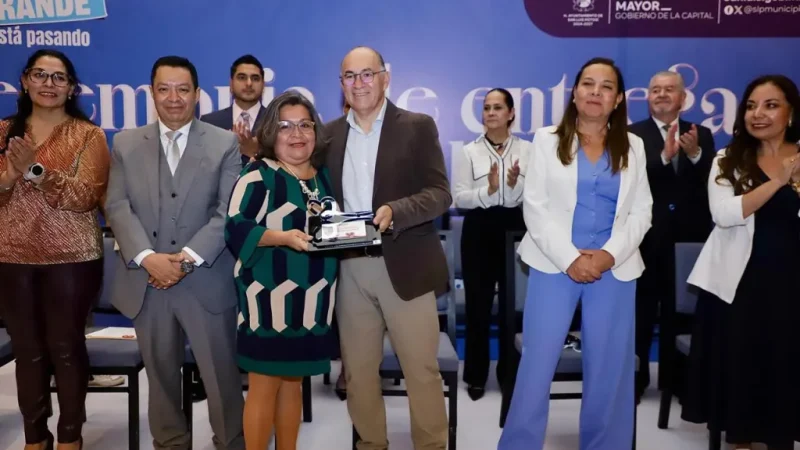Enrique Galindo premia a trabajadores municipales destacados