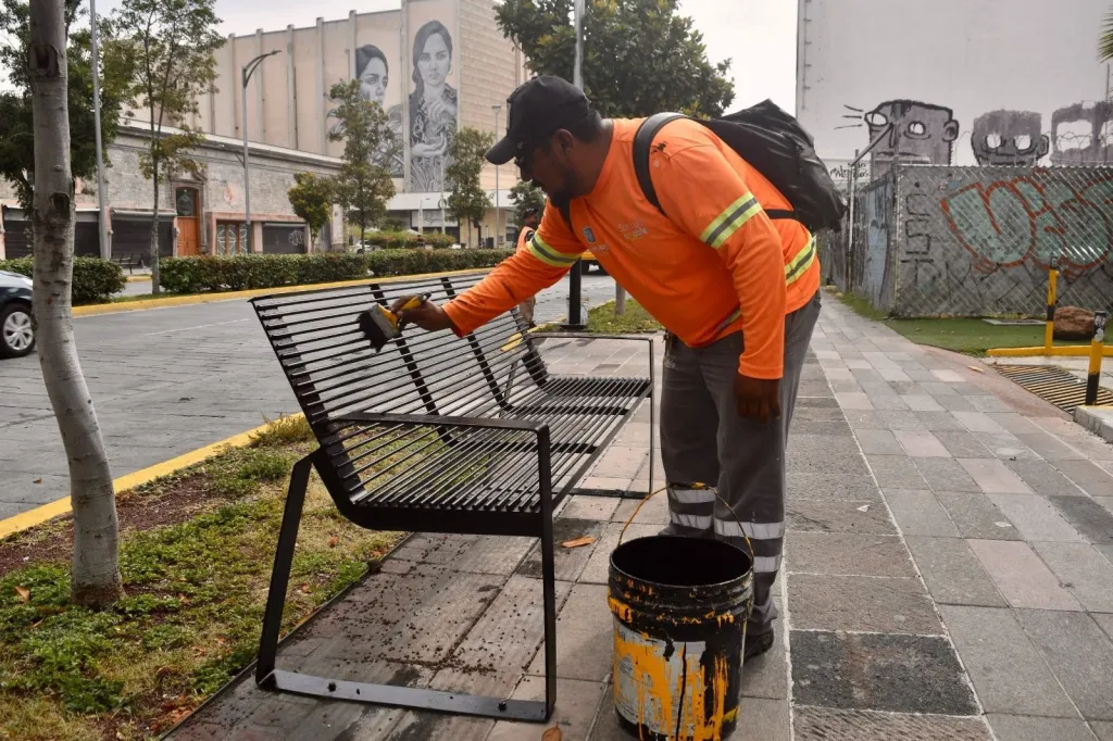 Gobierno de la Capital mejora imagen urbana en avenida Venustiano Carranza