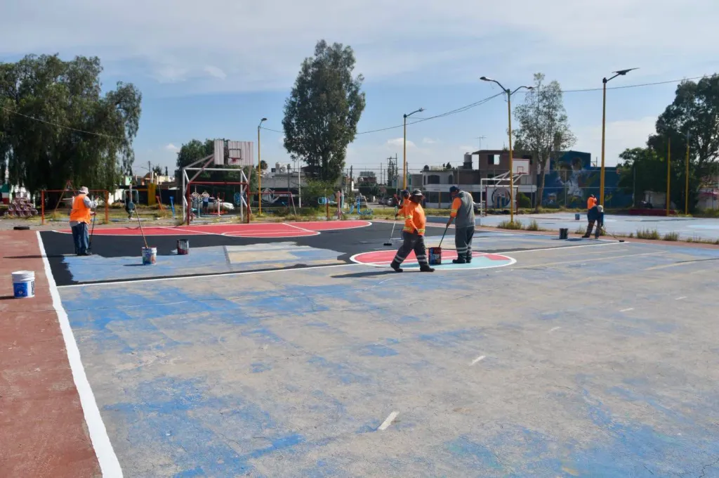 Gobierno de la Capital recupera espacios públicos con limpieza y rehabilitación