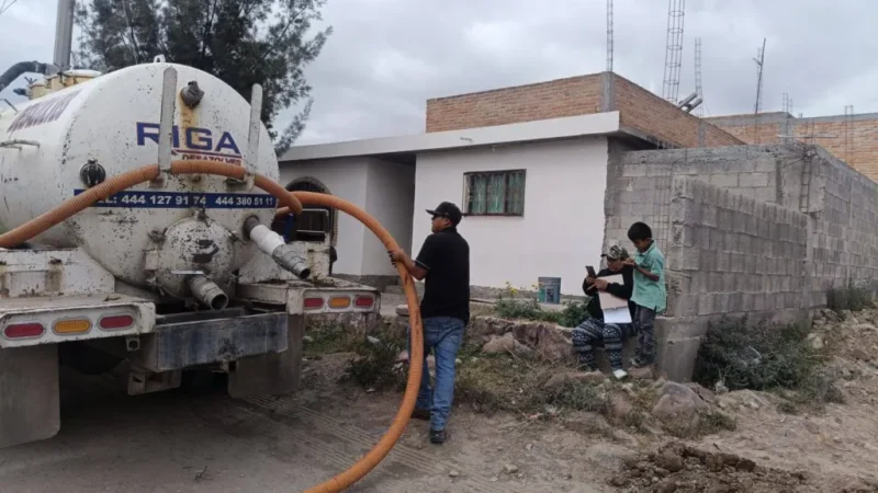 Da mantenimiento Dirección Municipal de Agua a fosas sépticas en distintos puntos de la Capital