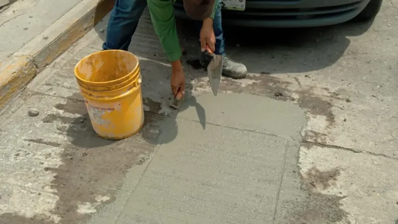 Interapas mantiene activos trabajos de bacheo