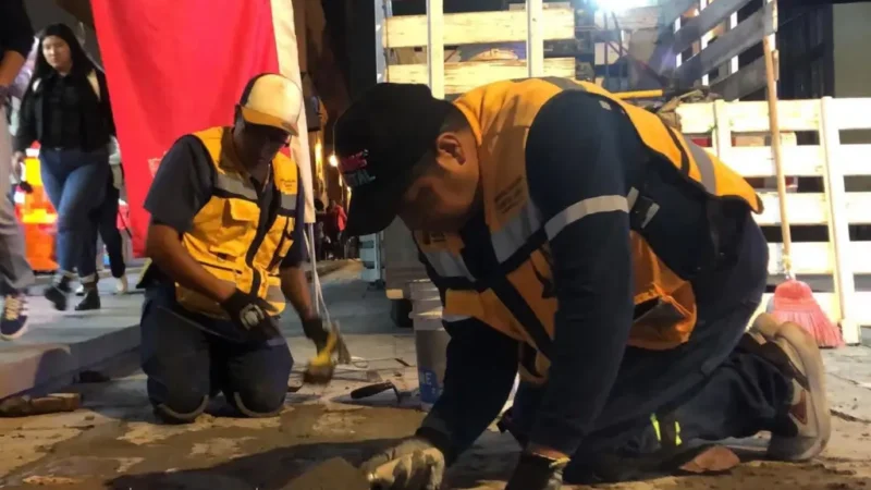 Gobierno Municipal con Bacheo nocturno atiende calle Othón y mejora movilidad en el Centro Histórico