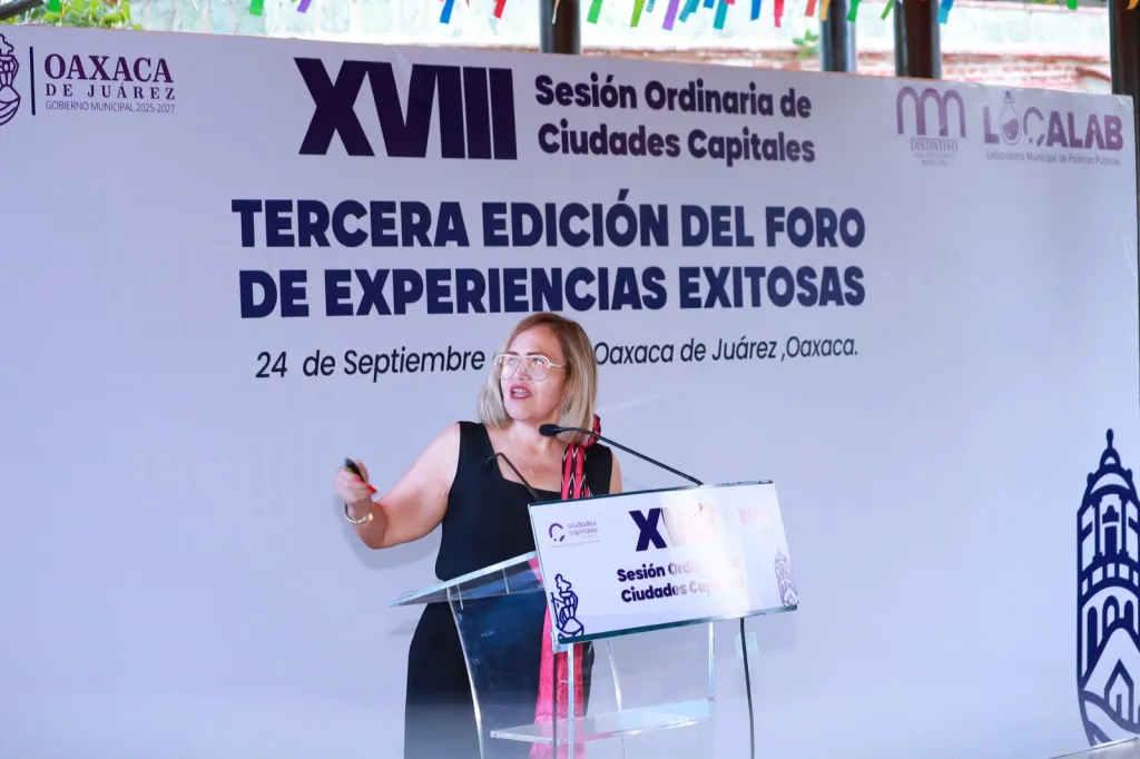 Presentan programa “Con Nosotras” en Foro de Experiencias Exitosas, realizado en Oaxaca